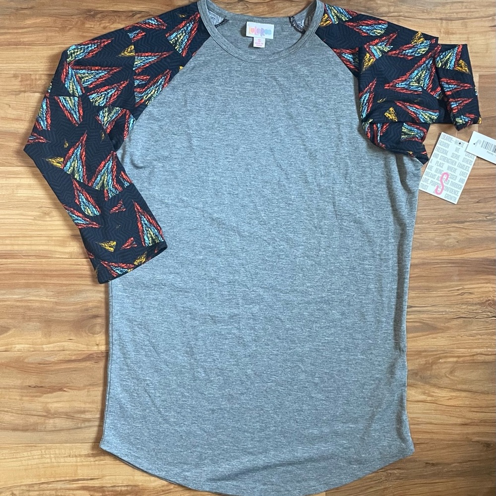 LuLaRoe S Randy Gray Short Sleeve Tee Patterned Sleeves